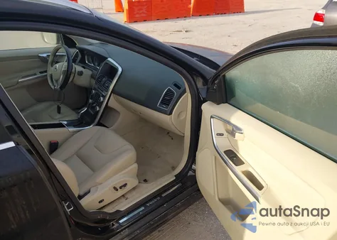 2015 Volvo Xc60 T5 Premier z USA, uszkodzony, nr VIN YV440MDK7F2664472